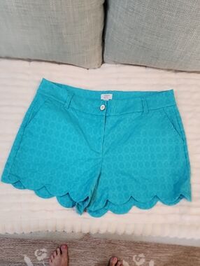 crown & ivy Turquoise Scallop Hem Shorts